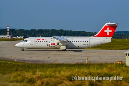 HB-IYR (msn E3382)